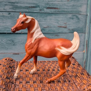 Vintage Breyer Horse Prancing Arabian Stallion Dark Palomino Sham Mold-1990s