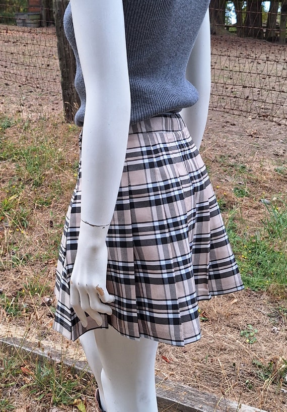 Vintage Short Pleated Skirt Sporty Tan Plaid – 19… - image 4