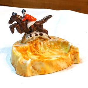 Vintage Porcelain Ashtray Brown Hunter & Hound – 1930s