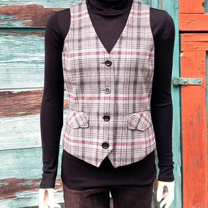 Vintage Ladies Vest Grey and Red Plaid Tailored – 1980s