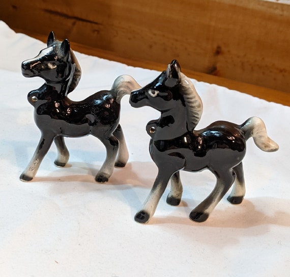 Vintage Figurine Pair Black and White Ponies Lipper & Mann – 1950s