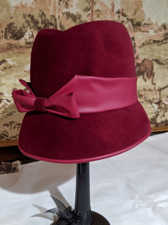 Sale chanel hat used - Gem