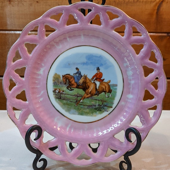 Vintage Collector’s Plate Pink Open Weave Border with Lady/Gent Hunters – 1950s
