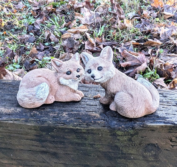 置物 Figurine: Two Arctic Fox Cubs Vintage Figurine Pair Fox Cubs by Art Line Inc Molded Plastic