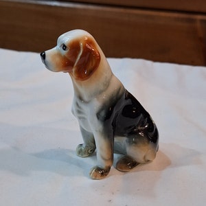 Vintage Beagle Figurine Bone China Sitting – 1950s