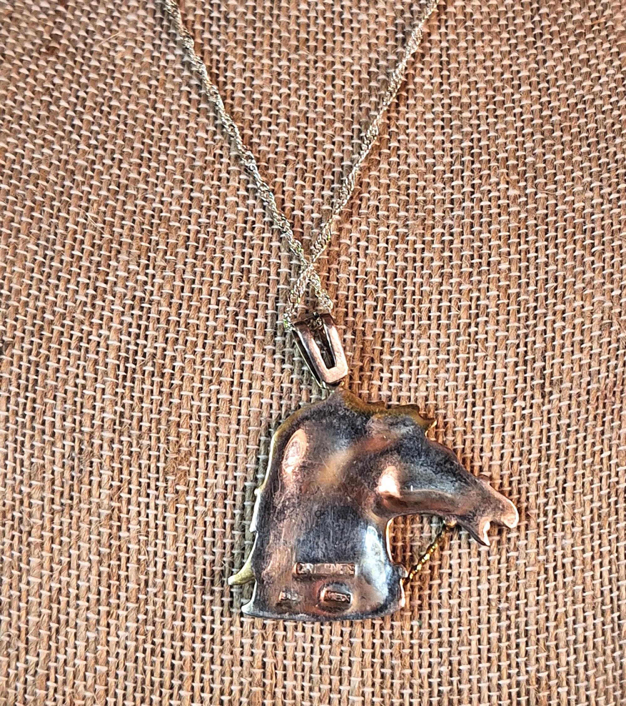 Collana con ciondolo a forma di testa di cavall