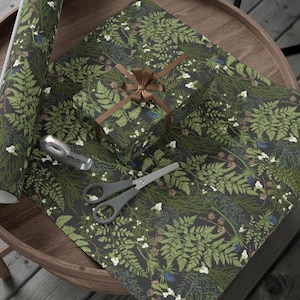 Rotolo di carta da regalo Forest Dark Cottagecore Holiday Greenery, carta da regalo rustica botanica invernale Woodland, carta da regalo Pine Farmhouse