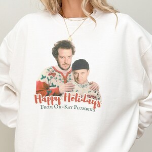 A casa da solo Banditi bagnati Oh-Kay Impianto idraulico Divertente brutto maglione di Natale Regalo bavaglio Kevin! Felpa girocollo unisex Biglietto natalizio per le vacanze
