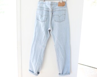 black distressed levis