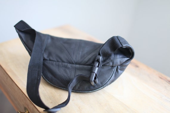 vintage 80s  broken-in black leather  fanny pack - image 4