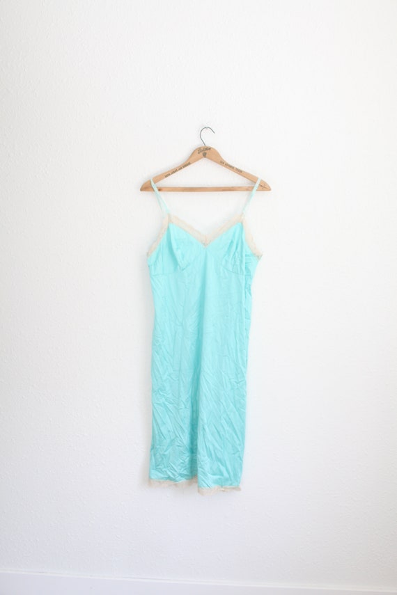 Vintage 1970s cream lace Gem