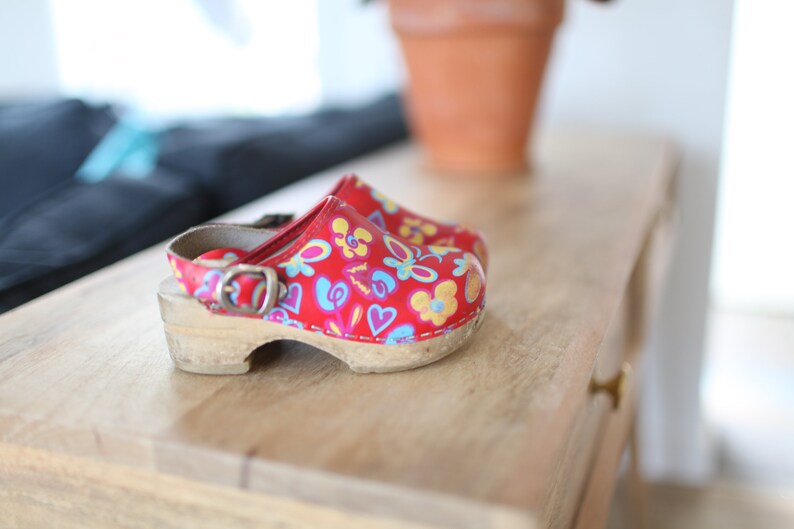 vintage sanita red flower slip on wooden clogs kids 9