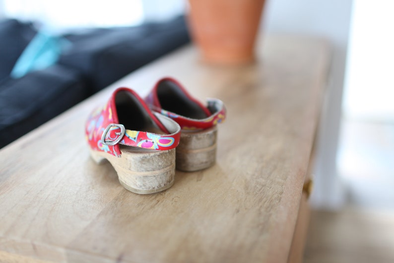 vintage sanita red flower slip on wooden clogs kids 9