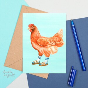 Poule en sandales avec des bas, carte de souhaits
