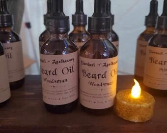 Huile à barbe entièrement naturelle : revitalisant à base de plantes pour hommes - Parfum Woodsman