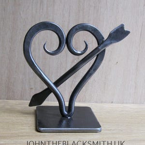 Corazón de bodas de hierro para el sexto aniversario y San Valentín. Hecho a mano en el Reino Unido.