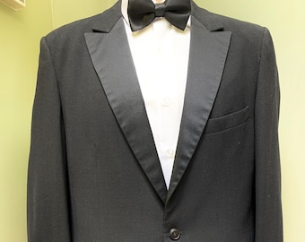 Vintage Late 50s Early 60s Peak Lapel Dinner Jacket