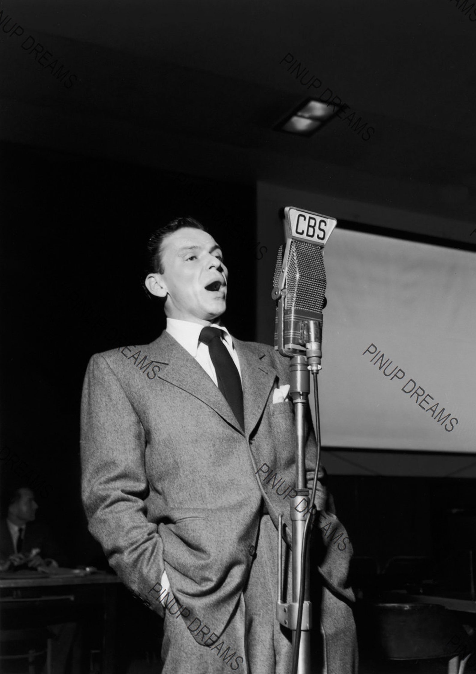 Синатра 1998. Песни фрэнка синатры. Фрэнк синатра в старости. Песня поет фрэнк синатра. Фрэнк синатра фото.