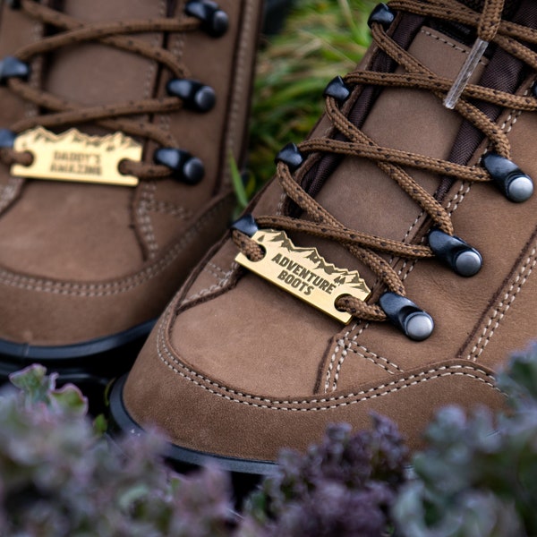 Targhette personalizzate in ottone massiccio per scarponi da trekking - Regalo personalizzato per avventure all'aria aperta, escursionismo e passeggiate.