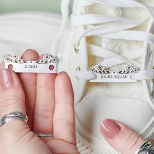 Etiquetas metálicas personalizadas para zapatos de dama de honor: regalo de boda personalizado, etiquetas de acero inoxidable, accesorios para dama de honor, regalo único para la fiesta nupcial.