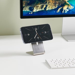 DeskStand iPhoneドッキングステーション、電話スタンド、MagSafeスタンド、スタンバイモード、電話ホルダー、充電ドック、携帯電話スタンド、デスクスタンド
