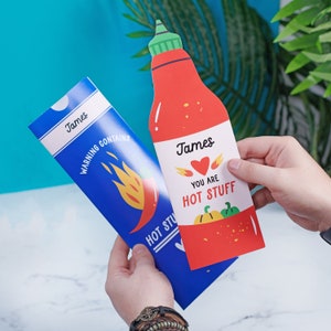 Gepersonaliseerde 'Hot Stuff'-kaart voor koppels, aangepaste liefdeskaart, unieke romantische kaart, gepersonaliseerde jubileumkaart, valentijnskaart hete saus