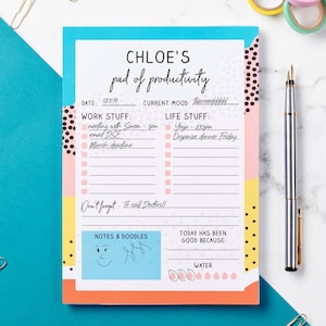Planificador de escritorio personalizado y colorido para productividad