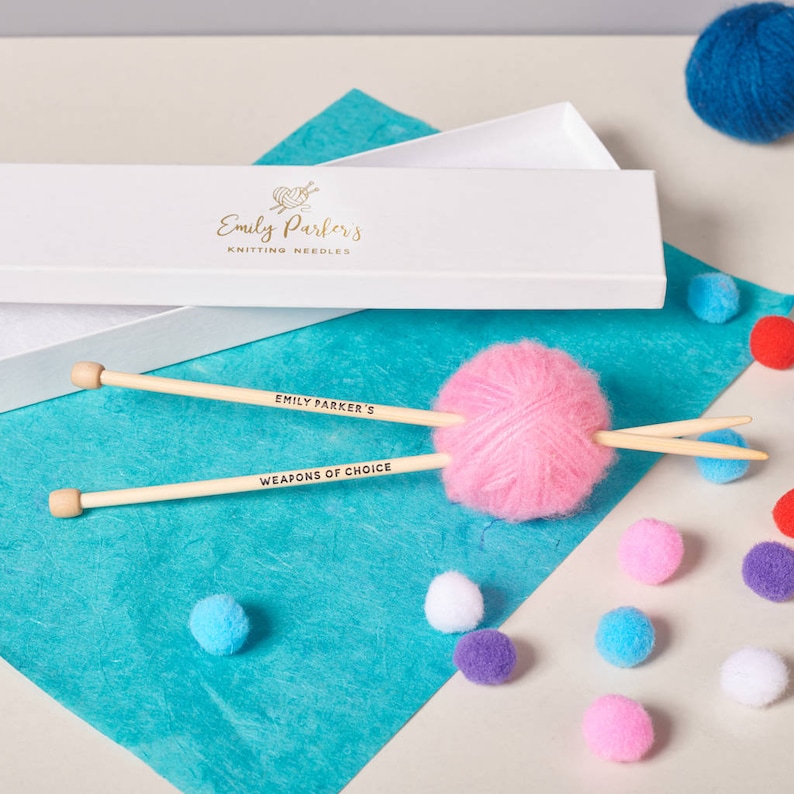 Personalised Knitting Needles With Box 画像 1