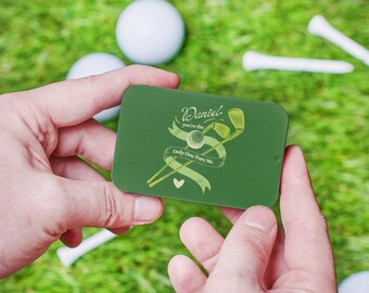 Può includere: Carta verde con un design di mazza da golf e palla. La carta dice "Daniel, sei l'unico per me" con un cuore.