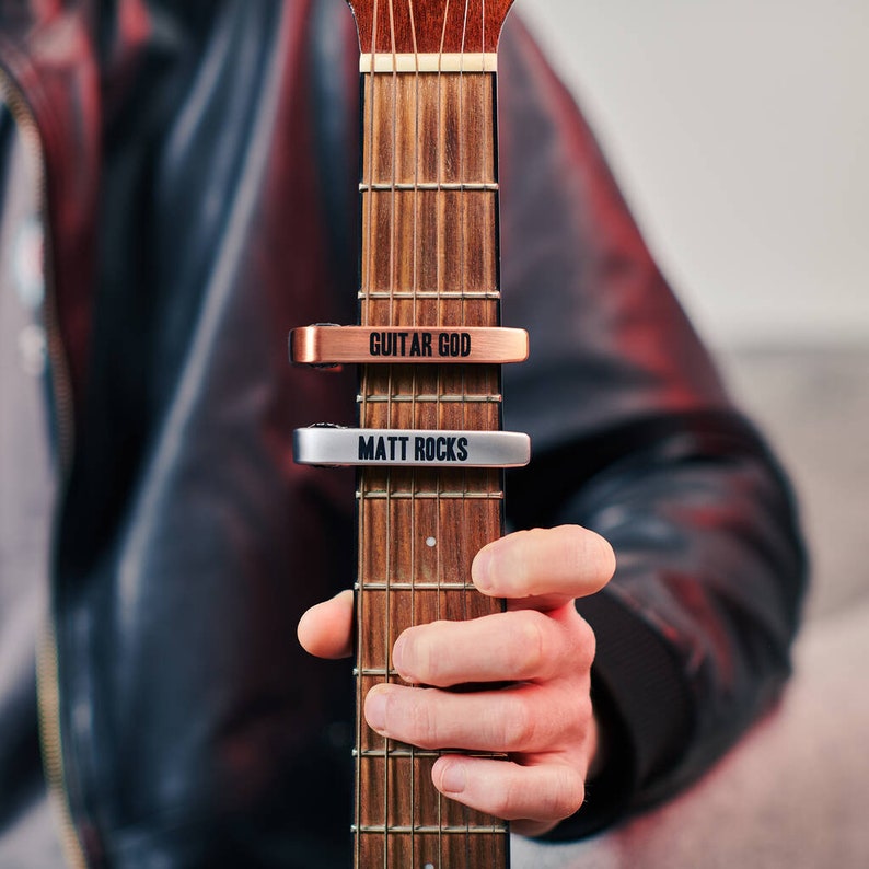 Personalisierte Gitarrenkapo aus Metall Bild 3