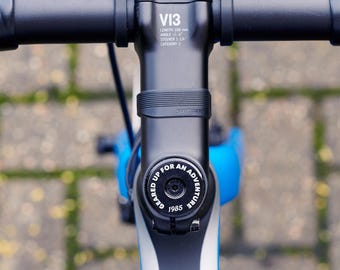 Gepersonaliseerde 'Geared Up'-headsetdop voor avonturenfiets