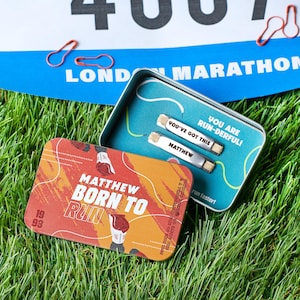 Personalised Running Gift Set in a Tin, Custom Shoe Tags & Marathon Bib Pins, Motivational Runner Gift, Gift for Marathon Runners