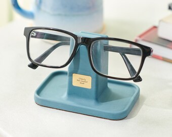 Spersonalizowany uchwyt na okulary z mosiężną tabliczką - niestandardowy grawerowany uchwyt na okulary, stojak na okulary, uchwyt na okulary przeciwsłoneczne