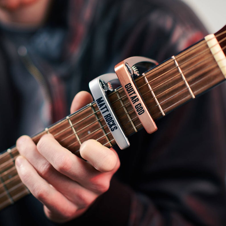 Personalisierte Gitarrenkapo aus Metall Bild 2