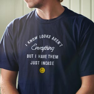 &quot;Lustiges &quot;&quot;Ich weiß, Looks sind nicht alles&quot;&quot; Männer T-Shirt, sarkastisches Geschenk für ihn, perfekt für Papa, Brüder, Jugendliche, Freunde, lustiges T-Shirt.&quot;