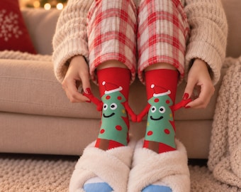 Treemendous Magnetic Hand In Hand Christmas Tree Socks