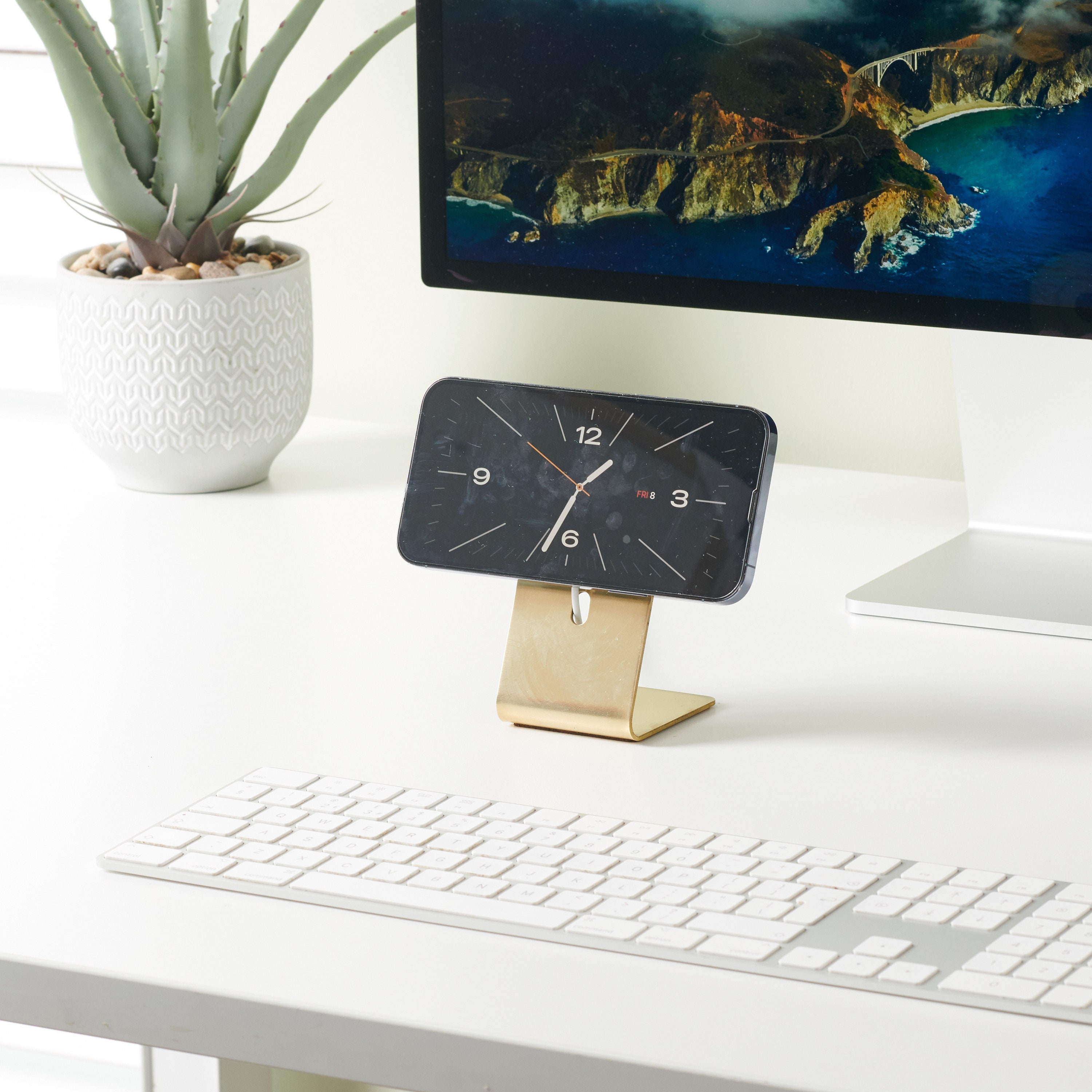 真鍮製 iPhone スタンド、ドッキングステーション、MagSafe スタンド