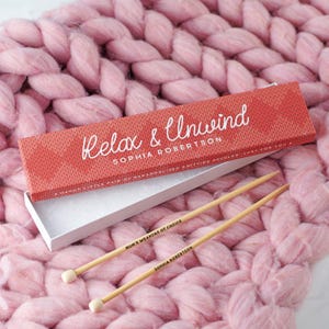 Personalised Bamboo Knitting Needles in a Box | Custom Knitting Gift for Yarn Lovers | Engraved Knitting Set for Crafting Enthusiasts