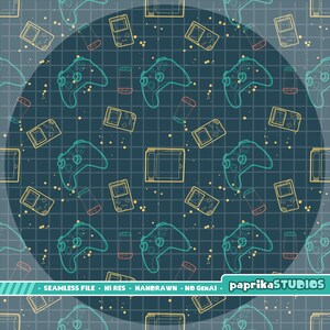 Op de afbeelding: Een naadloos digitaal patroon met blauwgroene videogamecontrollers, gele handheld spelcomputers en kleine roze mobiele apparaten op een donkerblauwe rasterachtergrond met gele stippen. De tekst luidt: SEAMLESS FILE - HI-RES - HANDDRAWN - NO GENAI - paprikaSTUDIOS.