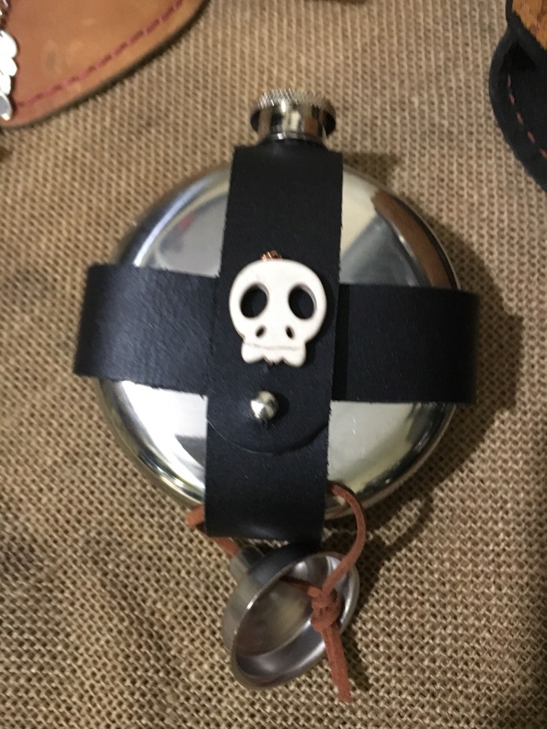 Round 5oz Flask Leather fits on belt