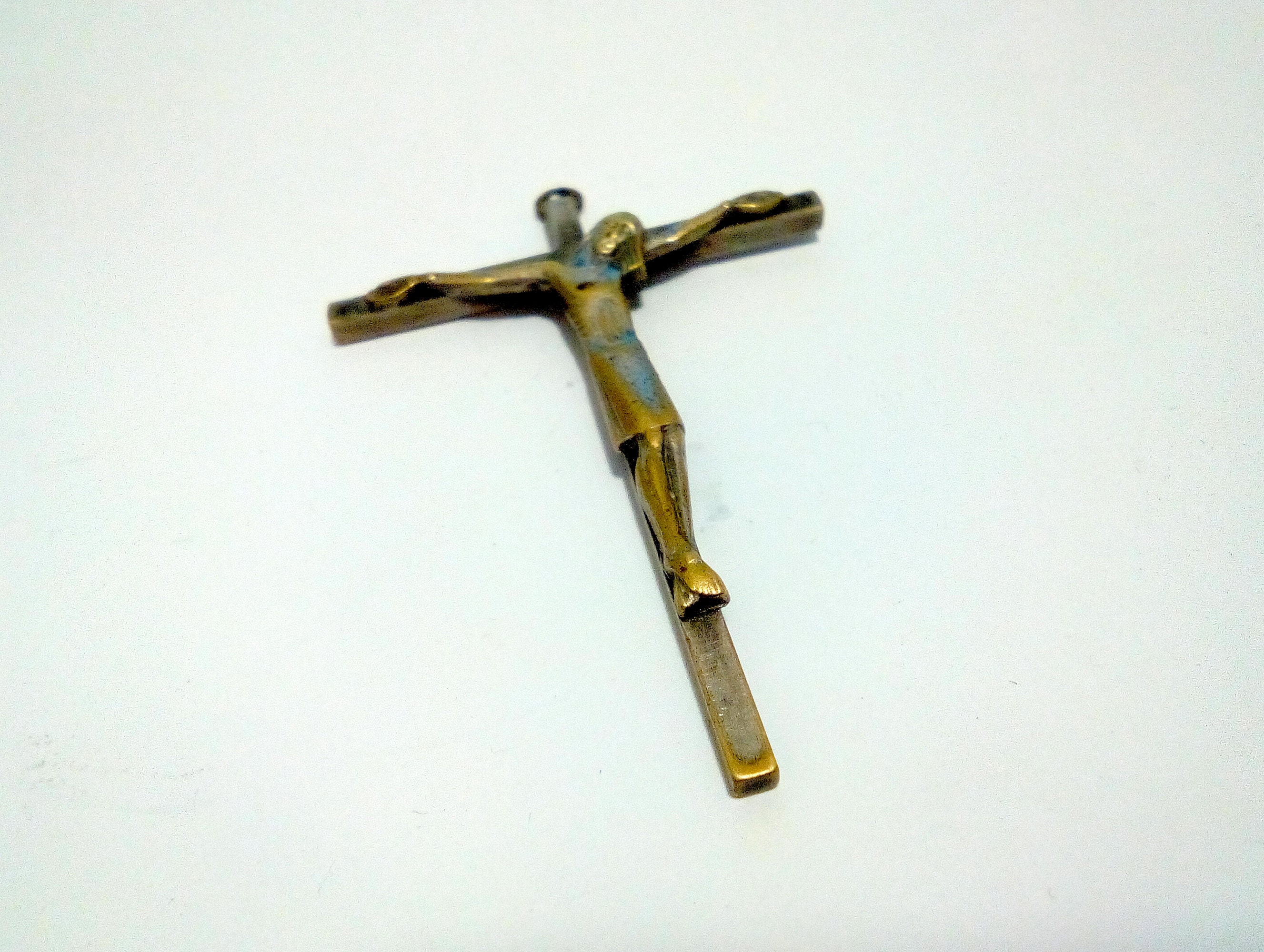 Petit Pendentif Crucifix, Modèle Vintage de Style 1950 Français