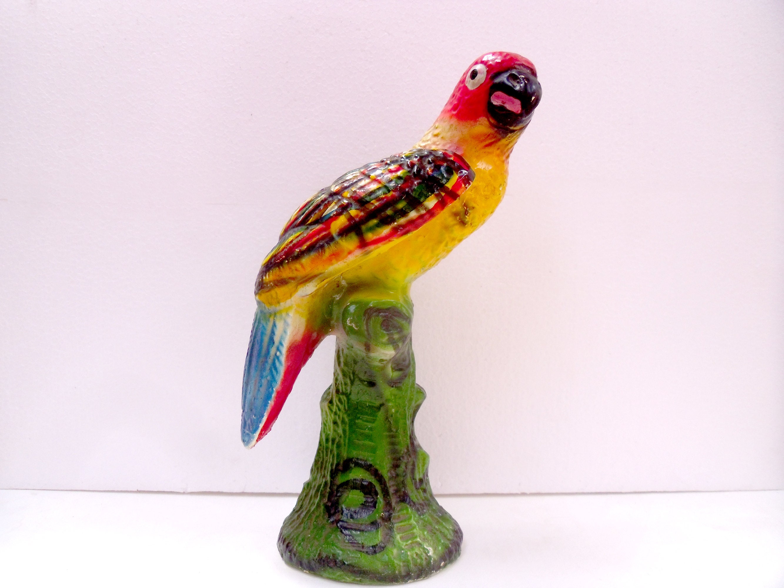 Figurine d'oiseau de Perroquet d'articles Craie. Statue Plâtre Cru avec Des Couleurs Multiples Lumin