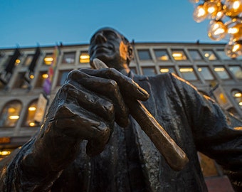 Red Auerbach Chilling in Fanueil Hall, Fanueil Hall, Red Auerbach, Statue, Boston Picture, Boston Print, Boston Art, Boston Decor, Celtics