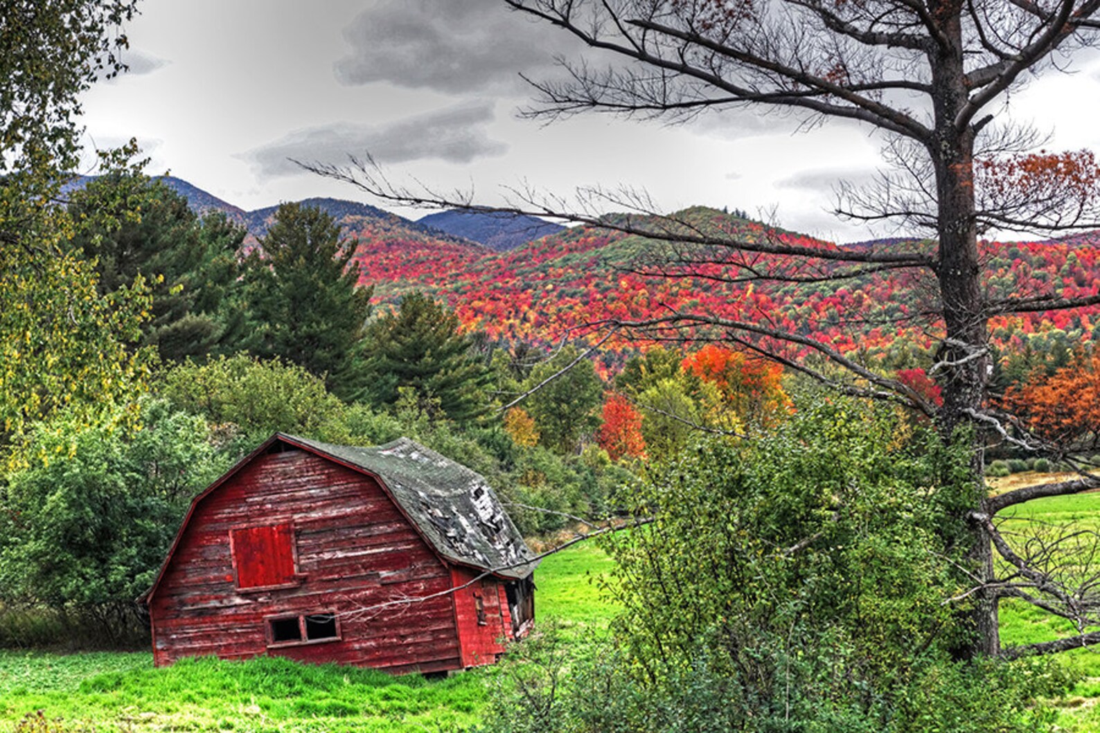 Dilapidated Barn Keene Valley New York, Autumn, Red Barn, Upstate New York, Keene NY, Keene