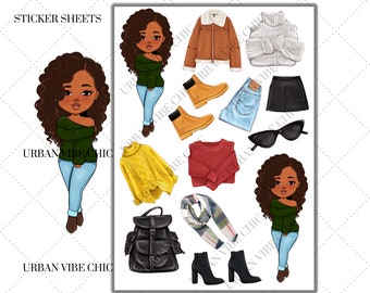 Puede incluir: Un conjunto de pegatinas digitales que representan a una mujer de dibujos animados con piel morena y cabello rizado que lleva diferentes atuendos. Las pegatinas incluyen un suéter verde, jeans azules, un suéter amarillo, un suéter rojo, una chaqueta marrón, un suéter blanco, una falda negra, jeans azules, una mochila negra, un par de gafas de sol, una bufanda a cuadros y botas marrones.