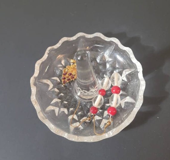 Vintage pressed glass Ring holder Dish/ PRIS… Gem