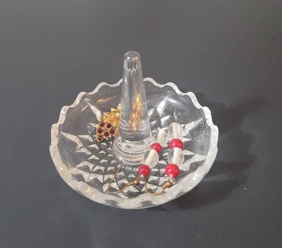 Vintage pressed glass Ring holder Dish/ PRIS… Gem