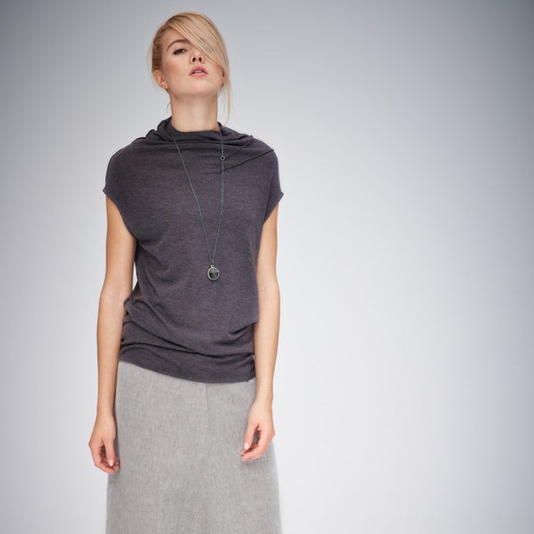 Minimalistisches Top / Kurzarm Top / Handarbeit / Braun-Graue Damenbluse / Casual Top / Asymmetrisches Top von AryaSense / TPPSS14BRGR