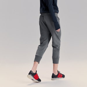 Nike women's loose yoga pants top