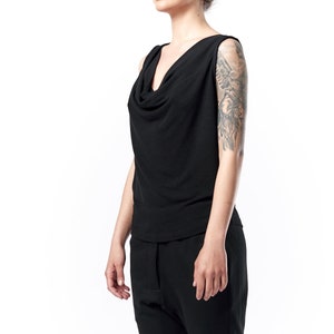 Open Back Loose Tank Top In Black / TBNO21WHT